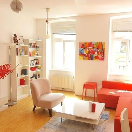 Your Sunny Home Away From Home Wenen Buitenkant foto