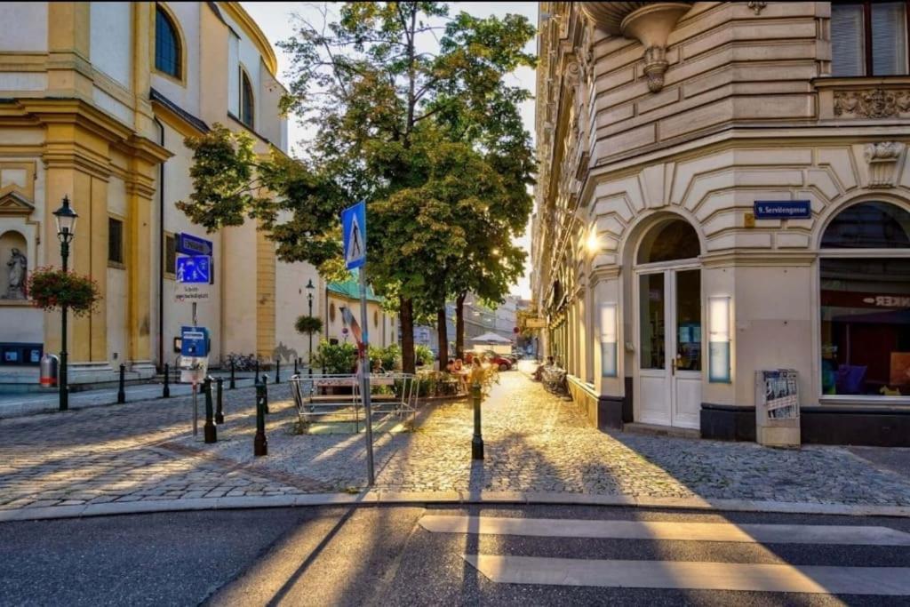 Your Sunny Home Away From Home Wenen Buitenkant foto