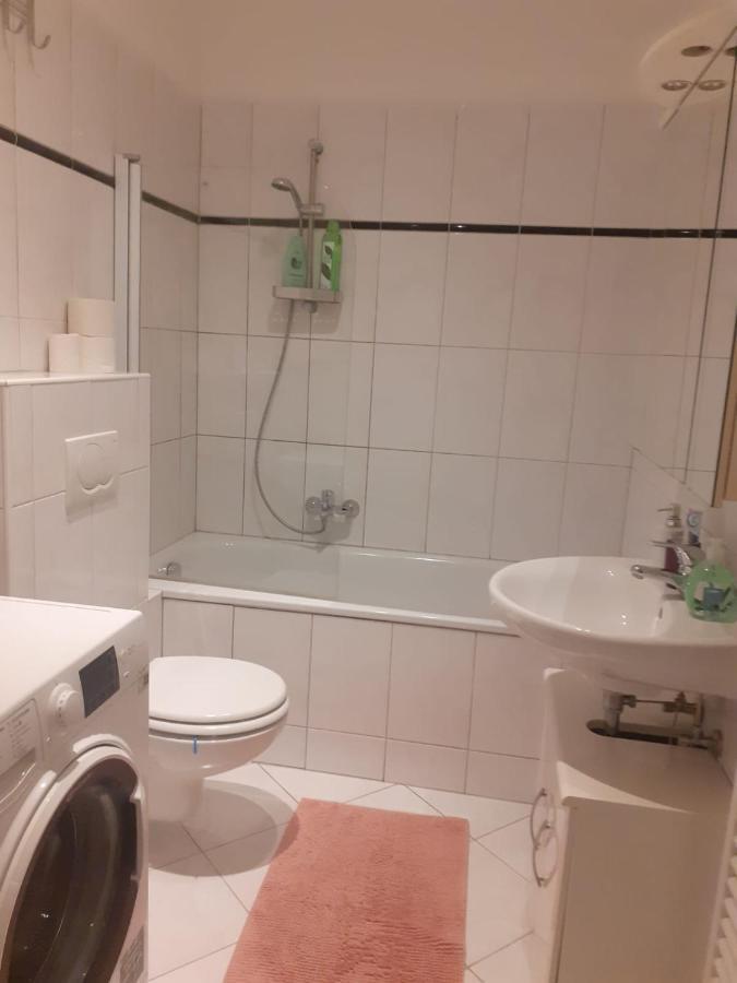 Your Sunny Home Away From Home Wenen Buitenkant foto