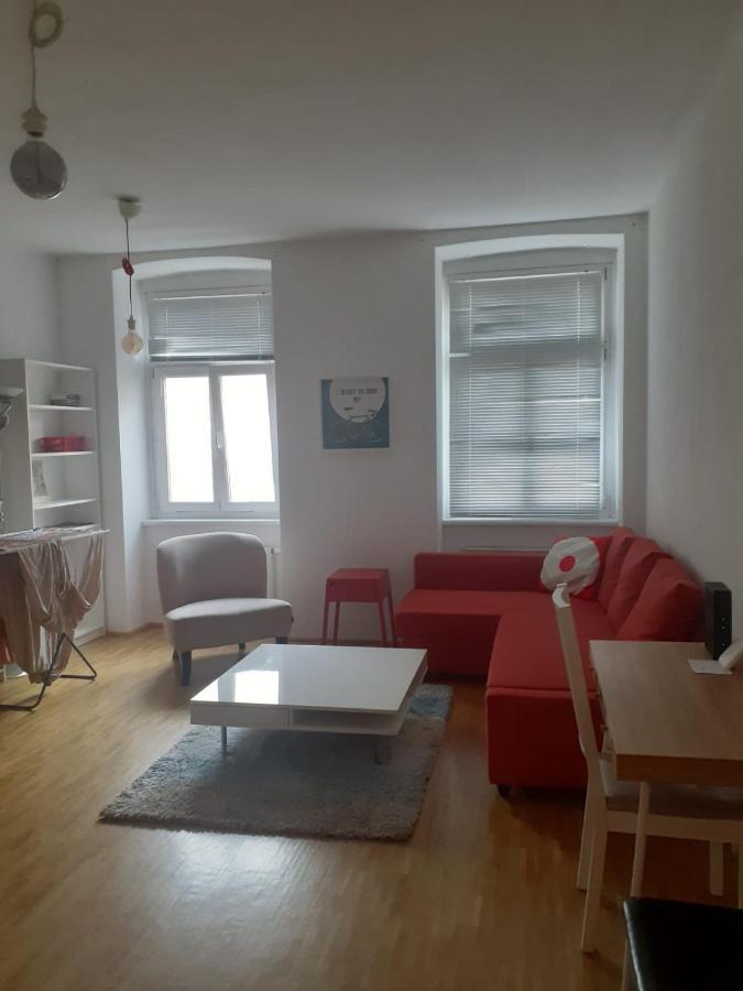 Your Sunny Home Away From Home Wenen Buitenkant foto